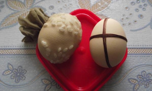 Πρωτότυπη ζωγραφική αυγών για το Πάσχα με φυσικές βαφές