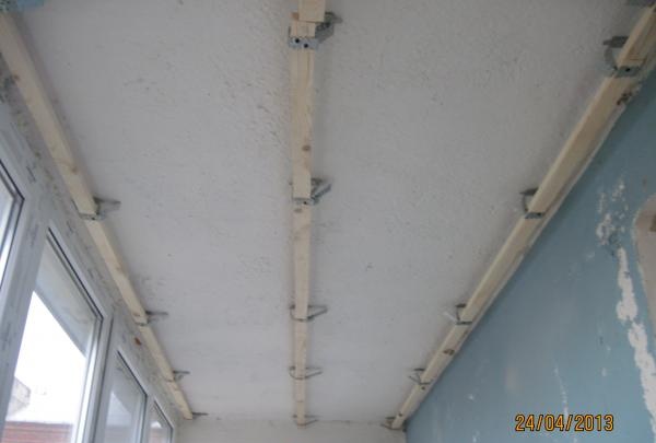 Încălzirea balconului cu finisarea ulterioară cu panouri din PVC
