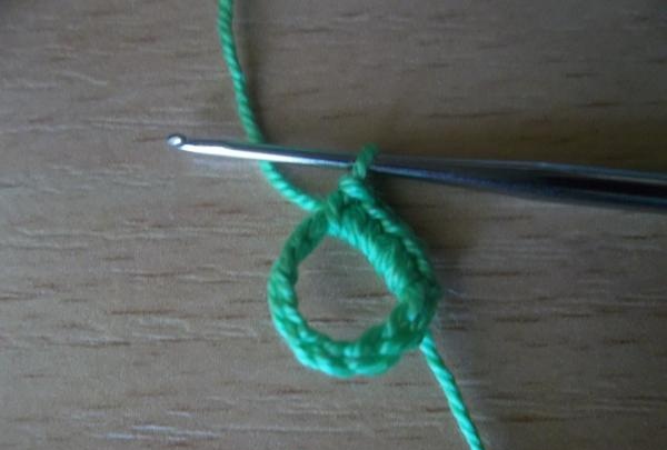 Collier de perles d'été tricoté