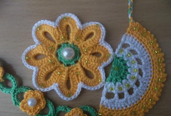 Collier de perles d'été tricoté