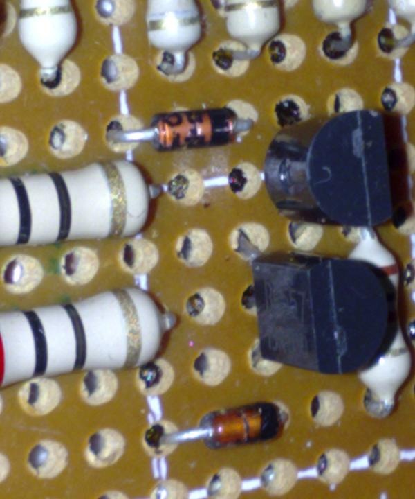 Penukar berkuasa untuk menyalurkan subwufer dari rangkaian on-board 12 volt