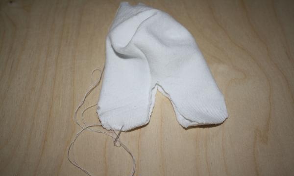 Sådan syr du et blødt legetøj fra en sok