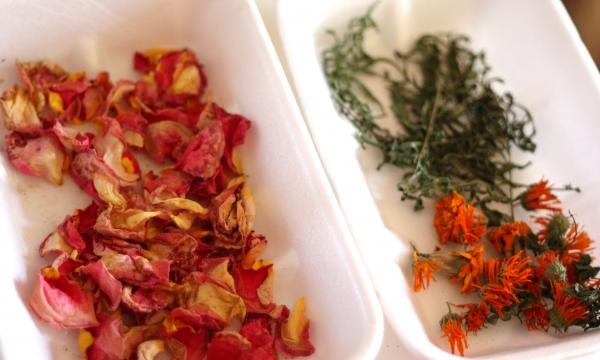 Ароматна смес от венчелистчета - естествен аромат на закрито