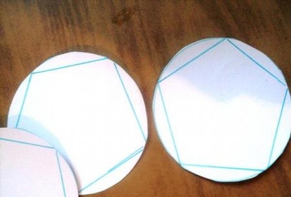 ลูกบอลส่องแสงทำจากกระดาษสี