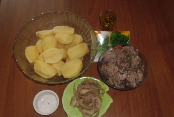 Ofenkartoffeln mit Fleisch im Ärmel