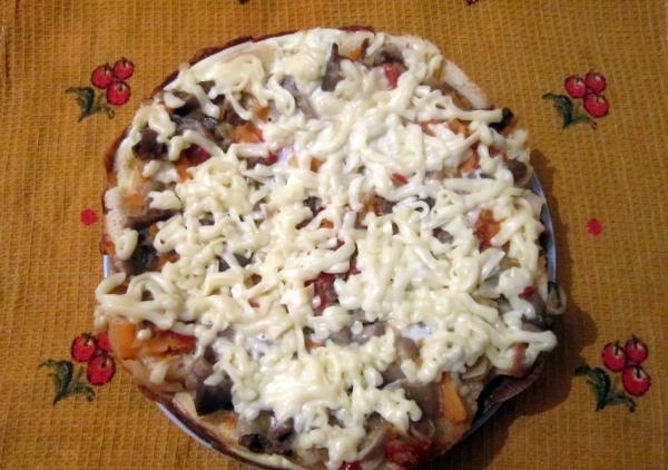 Pizza trên ổ bánh