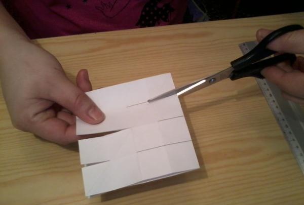 Cube - isang transpormer mula sa papel
