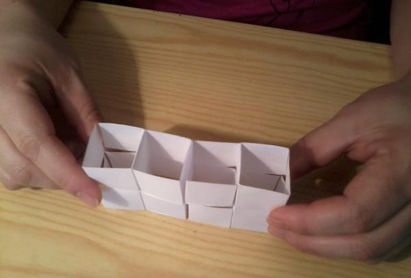 Cube - isang transpormer mula sa papel