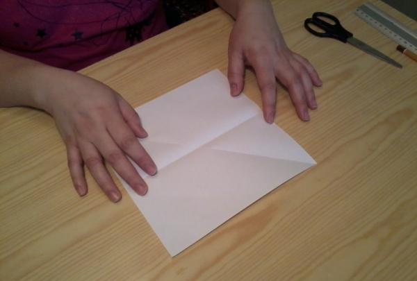 Cube - pengubah dari kertas