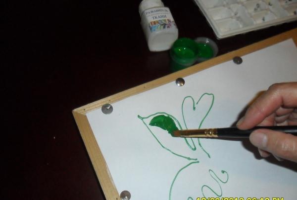 påfør maling med en pensel