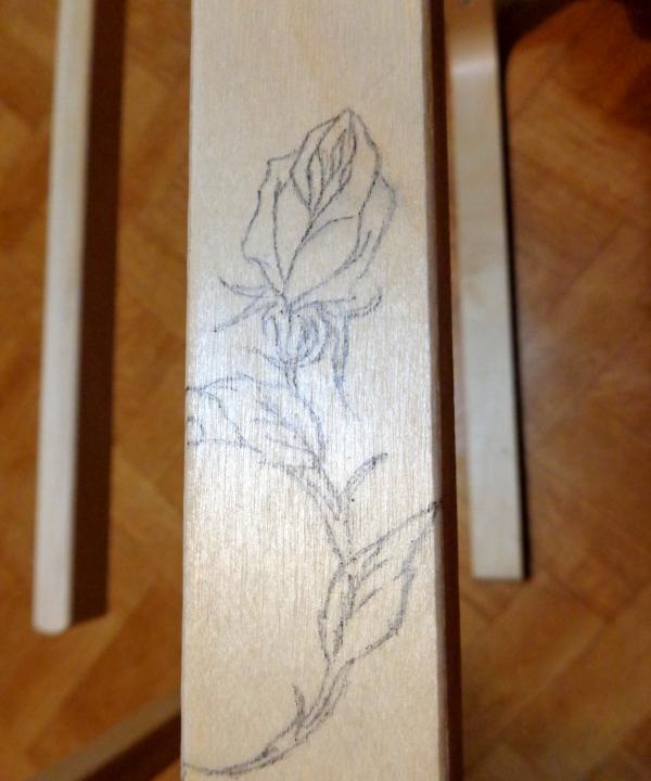 Desen de schiță pe lemn