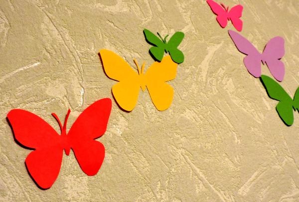 decoración de mariposas en la pared