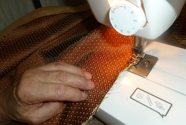 Coser en una máquina de coser