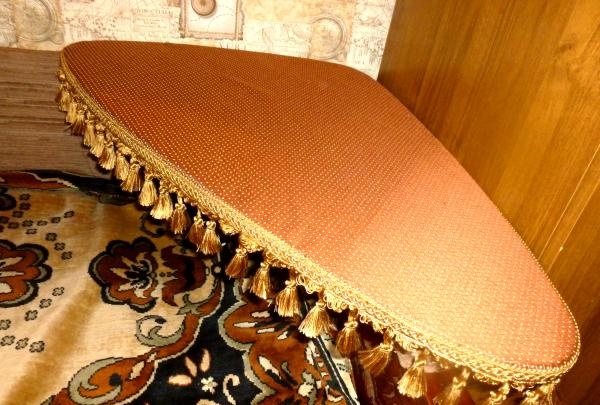 Udsmykning af et gammelt sofabord