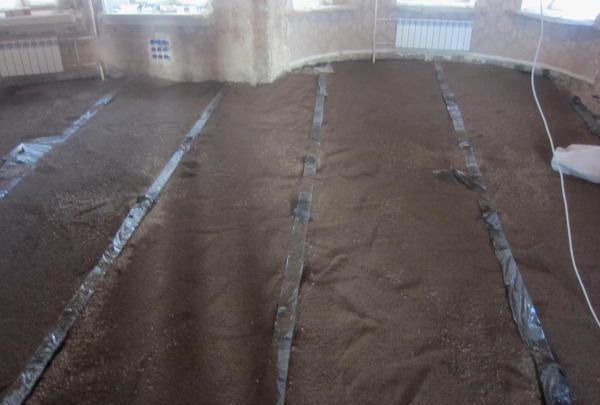 Pregătirea fundației pentru o podea din lemn