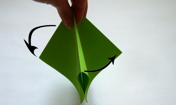 trang trí một món quà với hoa origami