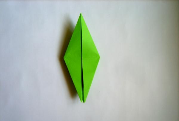 trang trí một món quà với hoa origami