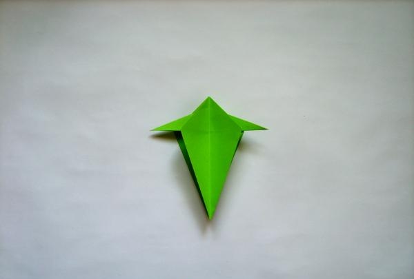 décorer un cadeau avec des fleurs d'origami
