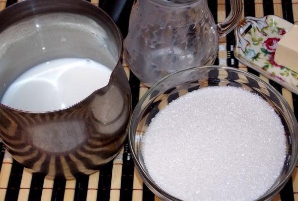 Hemlagad kondenserad mjölk på 20 minuter