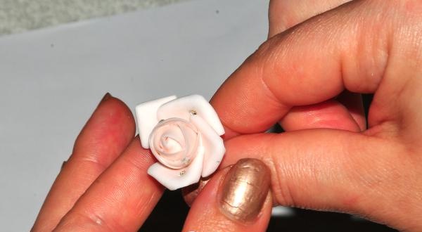 прстен од хладног порцулана од ружа