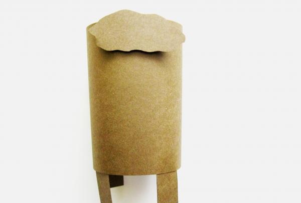 Magarac napravljen od obojenog papira