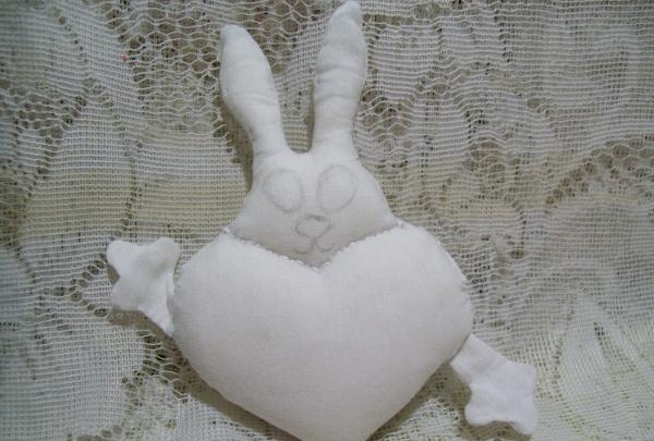 hati dengan loket kelinci