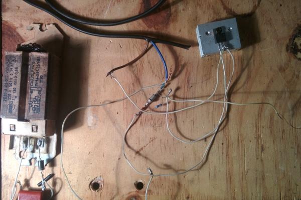 Kacher Brovina ze sítě 220 voltů
