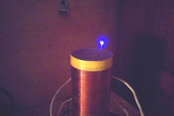Kacher Brovina ze sítě 220 voltů