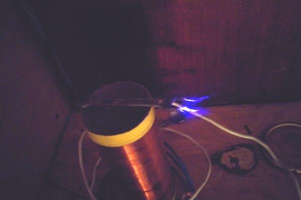 Si Kacher Brovina mula sa isang network ng 220 volts