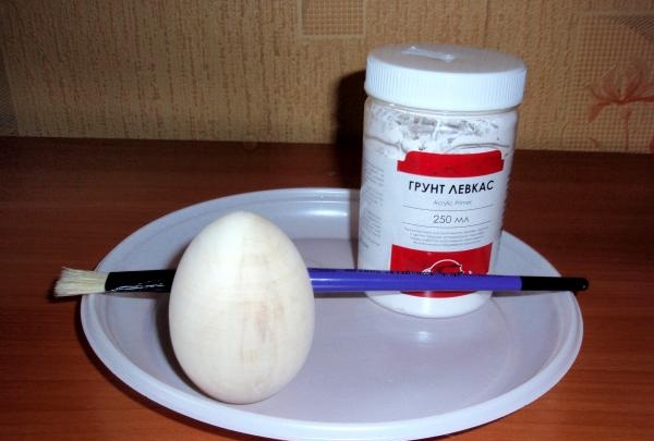 Pictarea unui ou de lemn