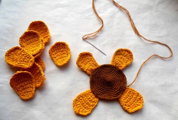 Плетене на една кука слънчоглед