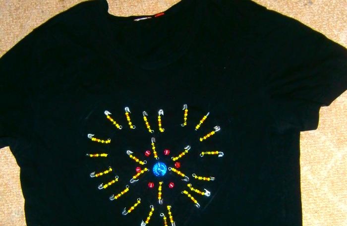 Pimleri ile bir t-shirt dekore nasıl