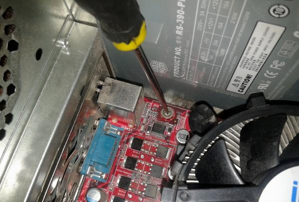 Bagaimana cara membongkar komputer dan membersihkannya