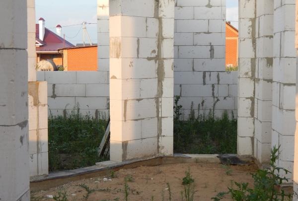 Pembinaan rumah dari blok gas