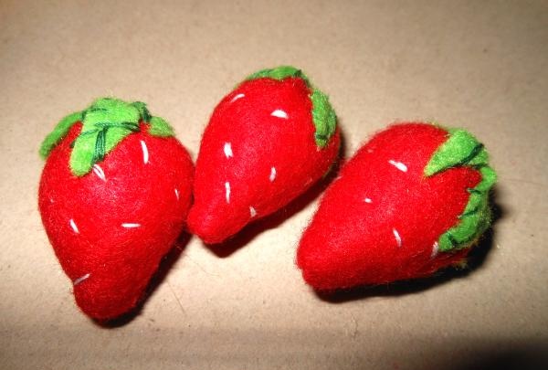 Jak šít jahody z plsti