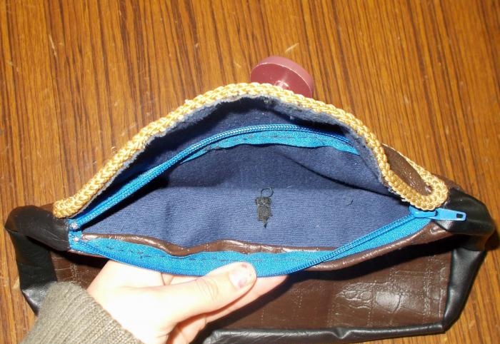 Beg tangan kulit dengan poket