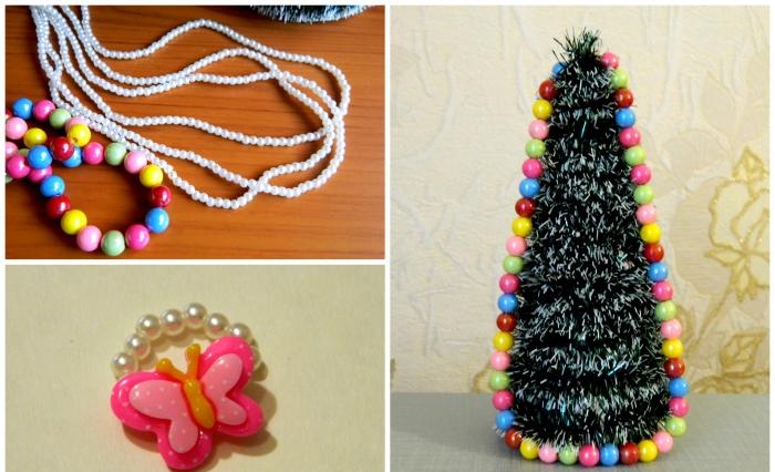 Kerstboom gemaakt van klatergoud en sieraden
