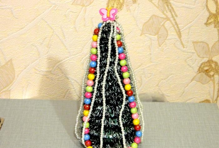 Vánoční strom z pozlátko a šperky