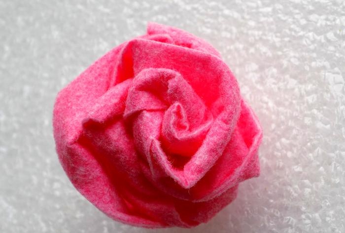 Hoe maak je een roos van een viscose servet