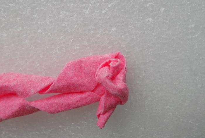 How to make a rose from a viscose napkin