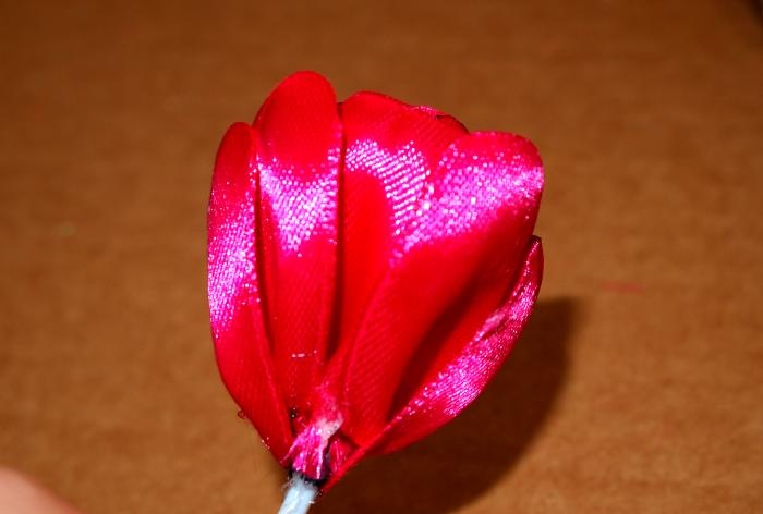 Saténová stuha tulipány