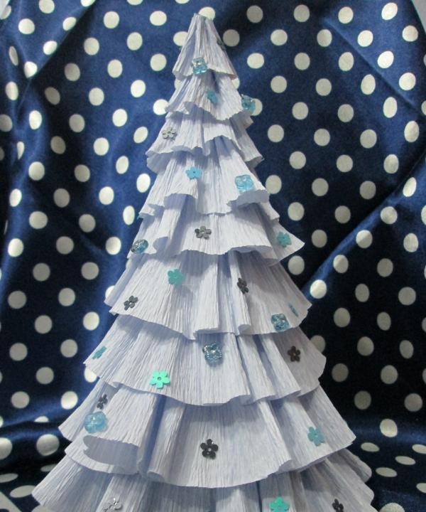 Arbore de Crăciun din hârtie ondulată