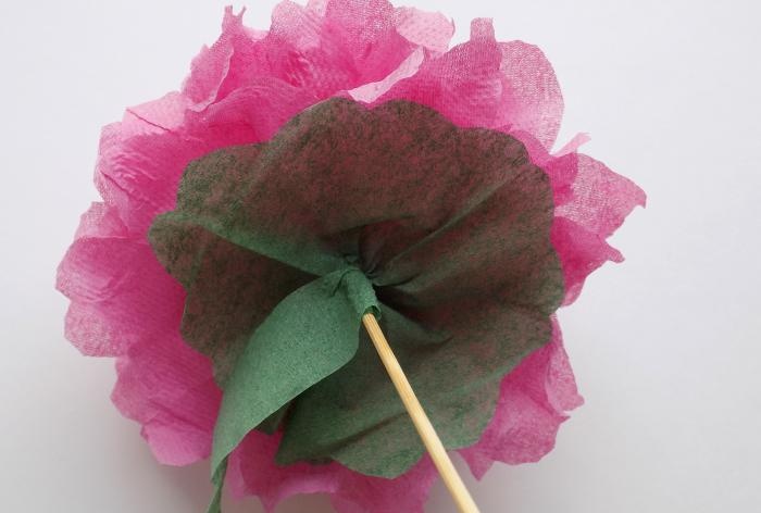 Jak vyrobit svěží květ z papírových ubrousků