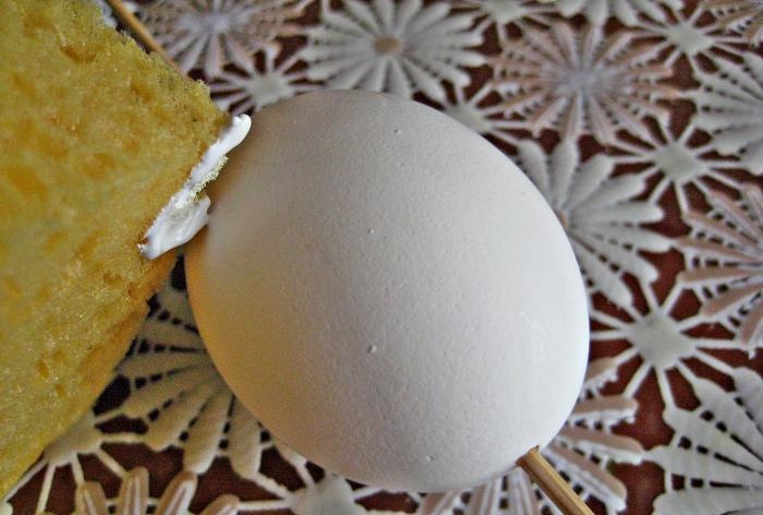Πασχαλινό καλάθι με αυγά