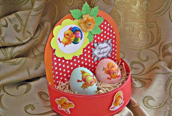 Canasta de Pascua con huevos