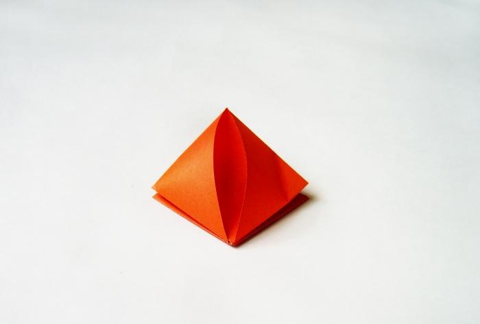 Boîte à papier en origami en forme de chat