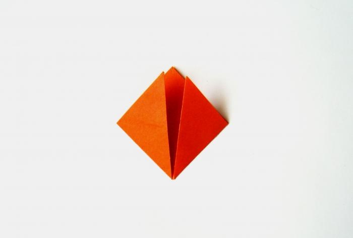 Origami papīra kaste kaķa formā