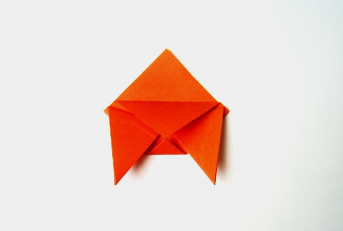 Kotak kertas origami dalam bentuk kucing