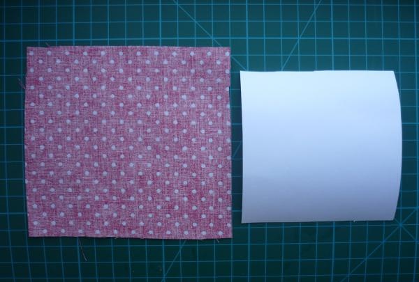 Papierständer aus Pappe