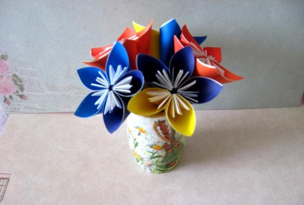 Origami kağıt çiçekler